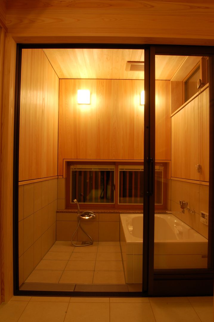 まちの家, 田村建築設計工房 田村建築設計工房 Asian style bathroom