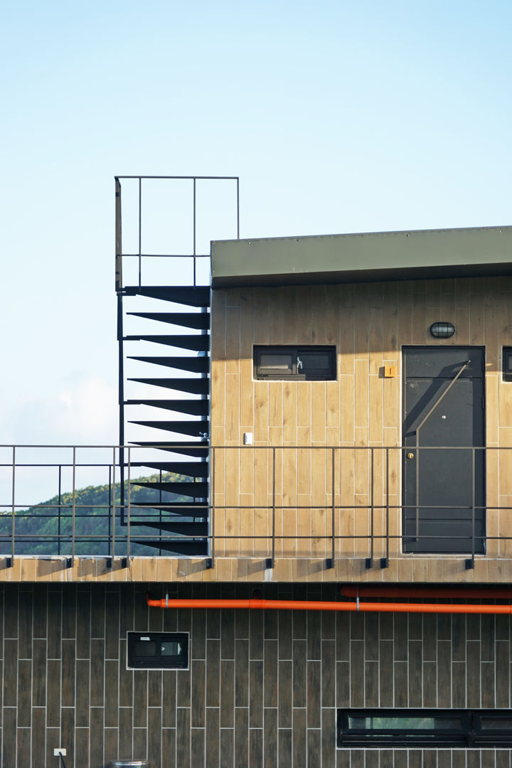 三野高台, 築里館空間設計 築里館空間設計 Nhà phong cách mộc mạc