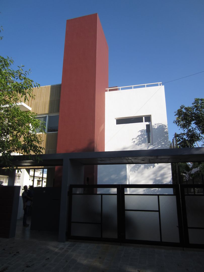 BYSANI RESIDENCE, BANGALORE, Parikshit Dalal Design + Architecture Parikshit Dalal Design + Architecture Moderne huizen