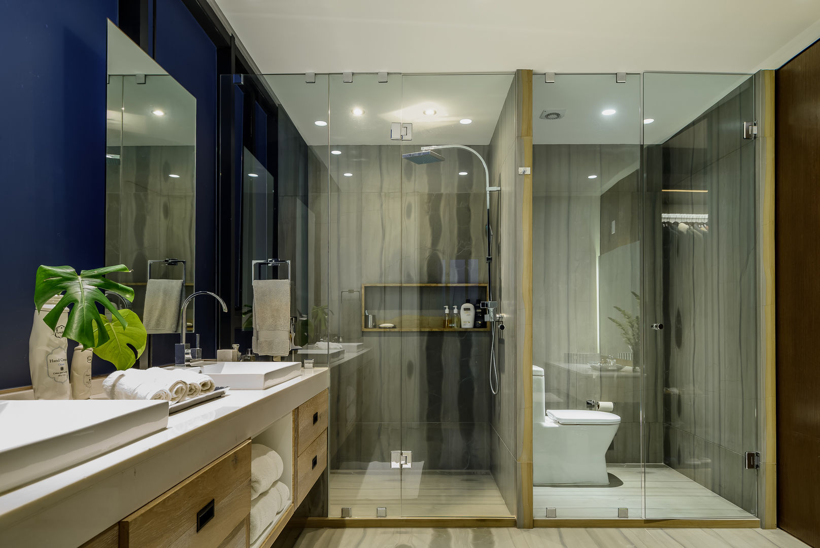 24Y, NIVEL TRES ARQUITECTURA NIVEL TRES ARQUITECTURA Modern bathroom Marble