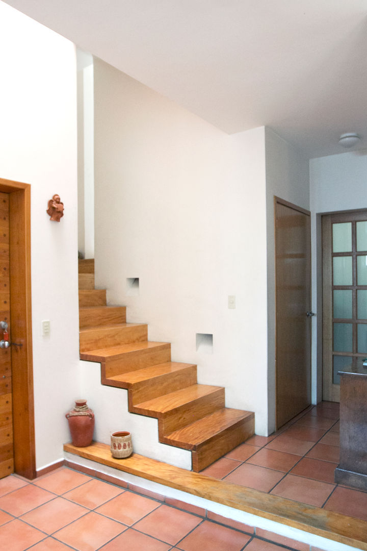 homify Modern Corridor, Hallway and Staircase