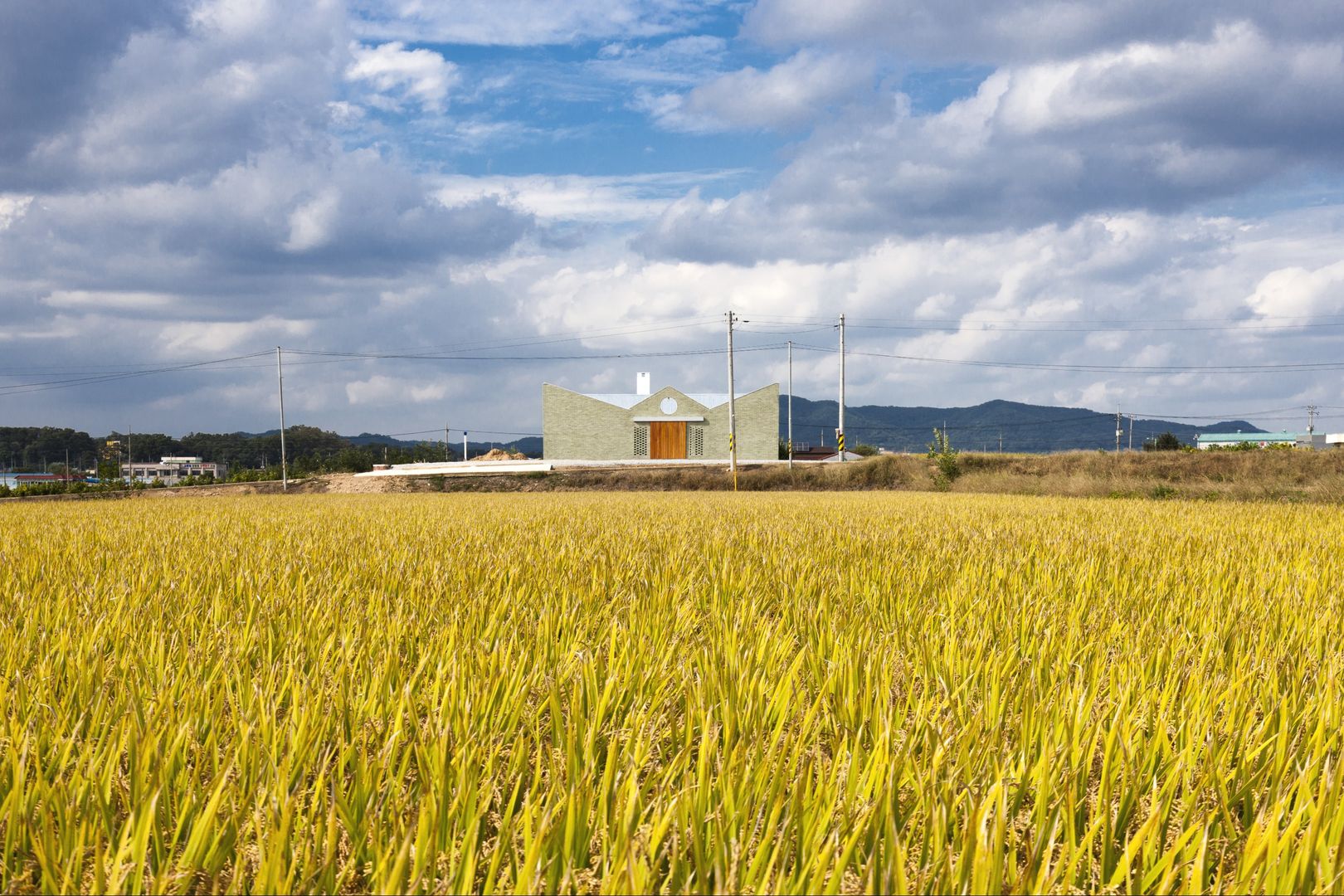 Farmer’s House (ㄷHouse), 에이오에이 아키텍츠 건축사사무소 (aoa architects) 에이오에이 아키텍츠 건축사사무소 (aoa architects) Modern Evler Tuğla