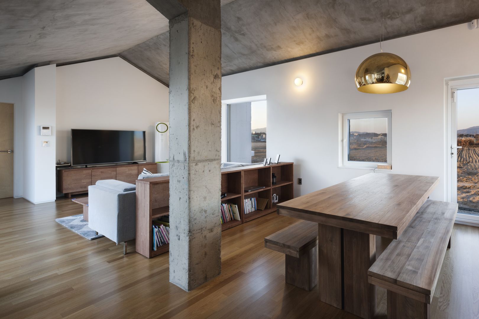 Farmer’s House (ㄷHouse), 에이오에이 아키텍츠 건축사사무소 (aoa architects) 에이오에이 아키텍츠 건축사사무소 (aoa architects) Rustic style dining room