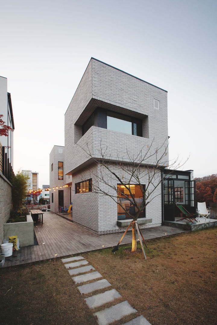 Trace House , 미우가 디자인 스튜디오 미우가 디자인 스튜디오 Industrial style houses