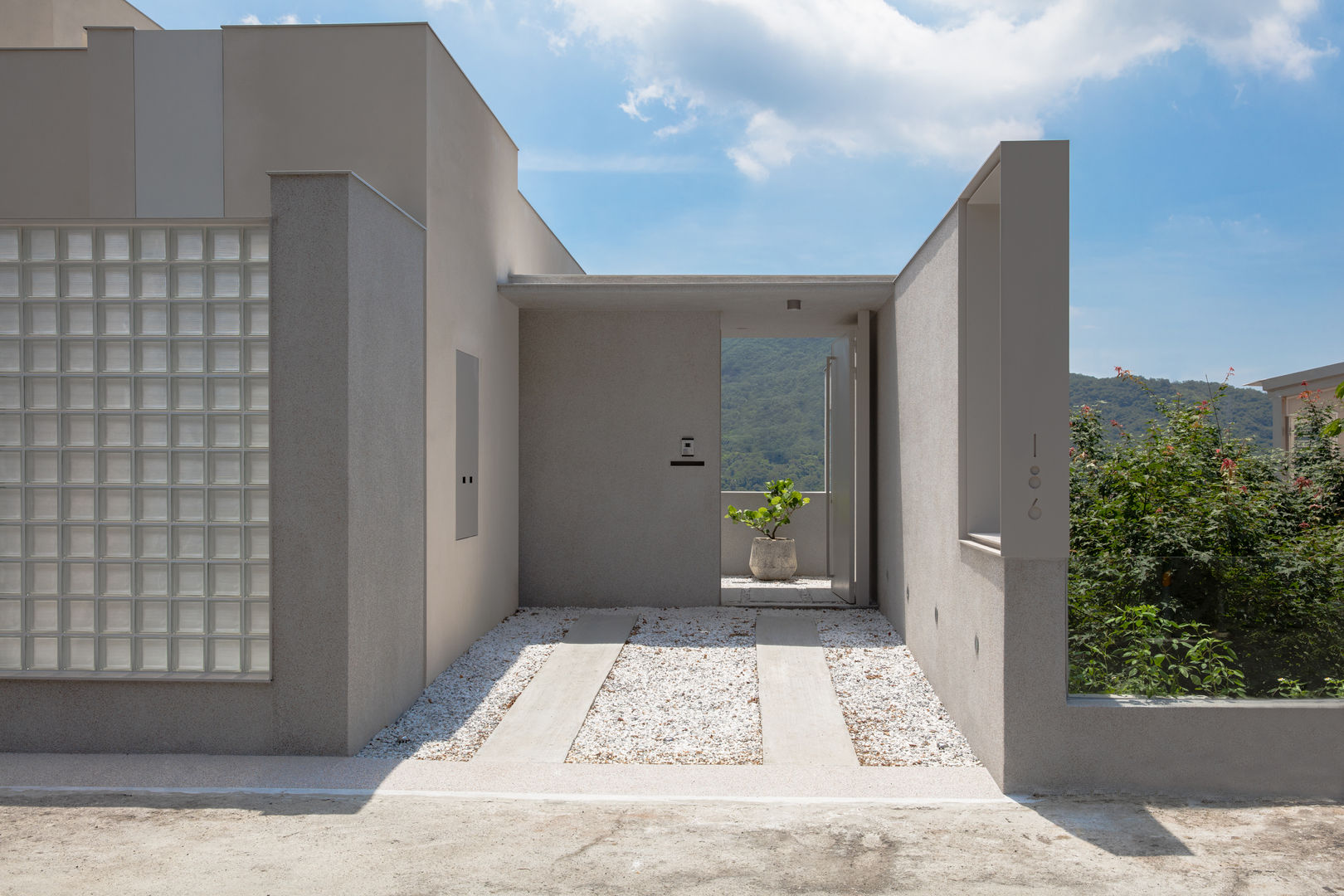 陽明山鄭宅 House C, 何侯設計 Ho + Hou Studio Architects 何侯設計 Ho + Hou Studio Architects Casas de estilo minimalista