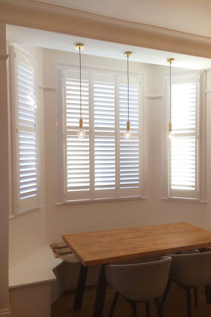 Dining room shutters for bay windows homify 现代客厅設計點子、靈感 & 圖片 木頭 Wood effect 配件與裝飾品