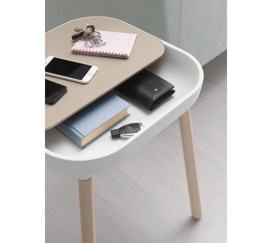 Retro App Table – White and Sand Style Our Home Ltd モダンデザインの ダイニング テーブル