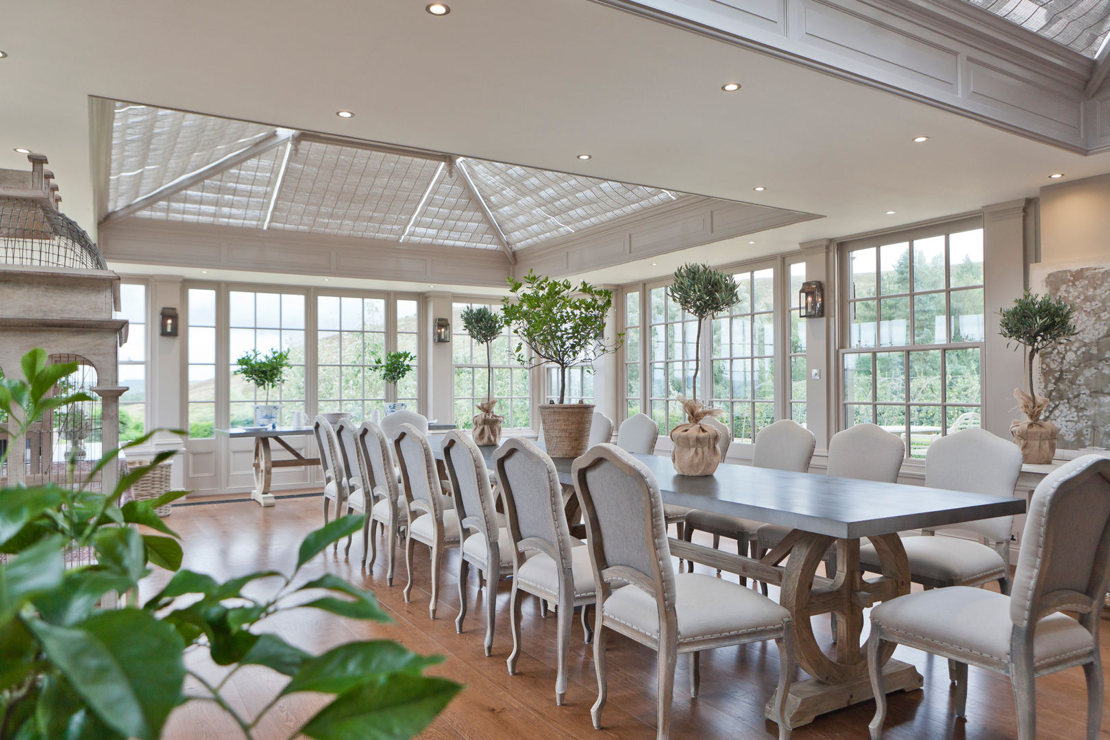 Beautiful Orangery on a Yorkshire hunting lodge Vale Garden Houses Giardino d'inverno in stile classico