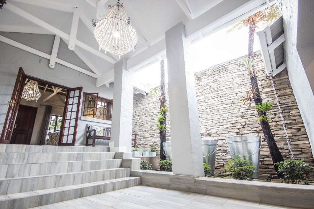 White River Manor, Principia Design Principia Design Country style corridor, hallway& stairs