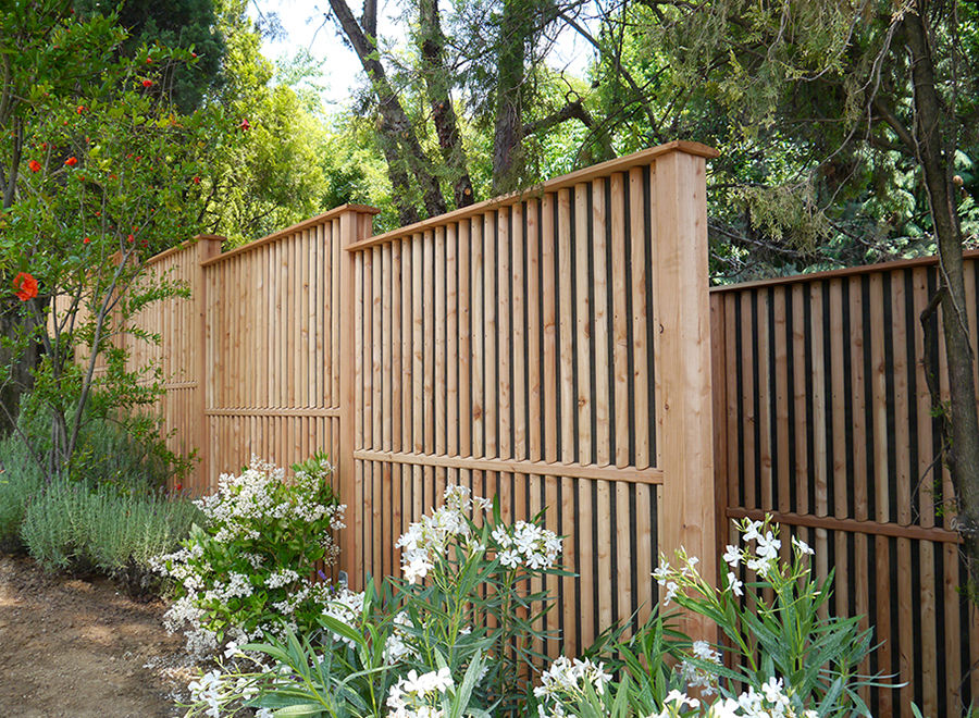 Privatsphäre im Garten mit Holzelementen, Braun & Würfele - Holz im Garten Braun & Würfele - Holz im Garten Giardino moderno Legno Effetto legno