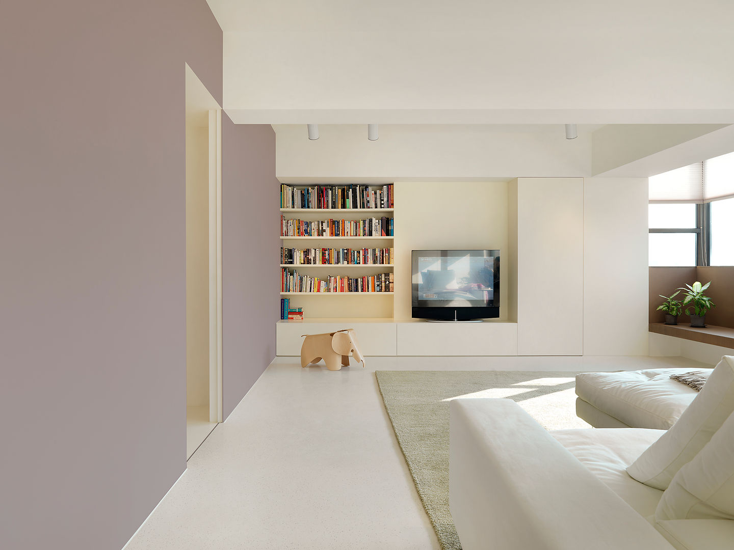 王宅 Wang Residence, 何侯設計 Ho + Hou Studio Architects 何侯設計 Ho + Hou Studio Architects Minimalistische woonkamers