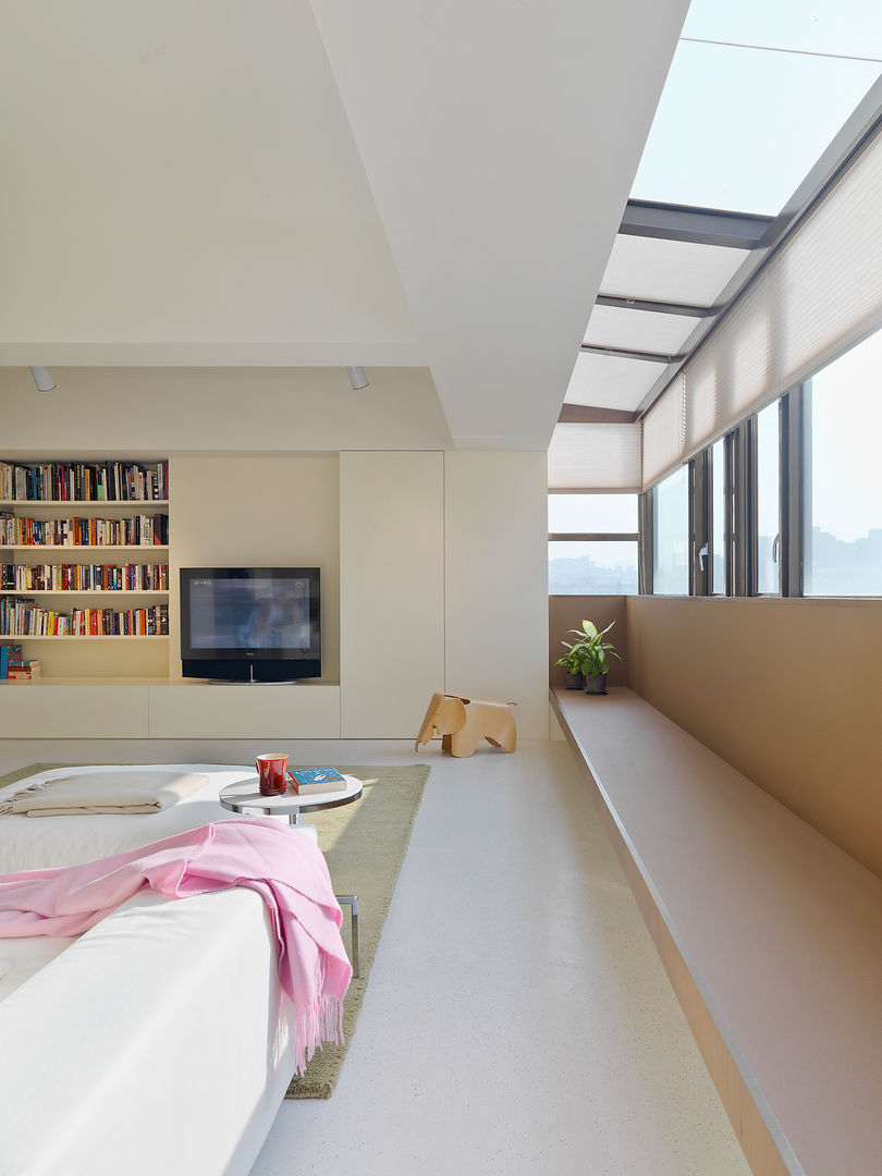 王宅 Wang Residence, 何侯設計 Ho + Hou Studio Architects 何侯設計 Ho + Hou Studio Architects Minimalistische woonkamers