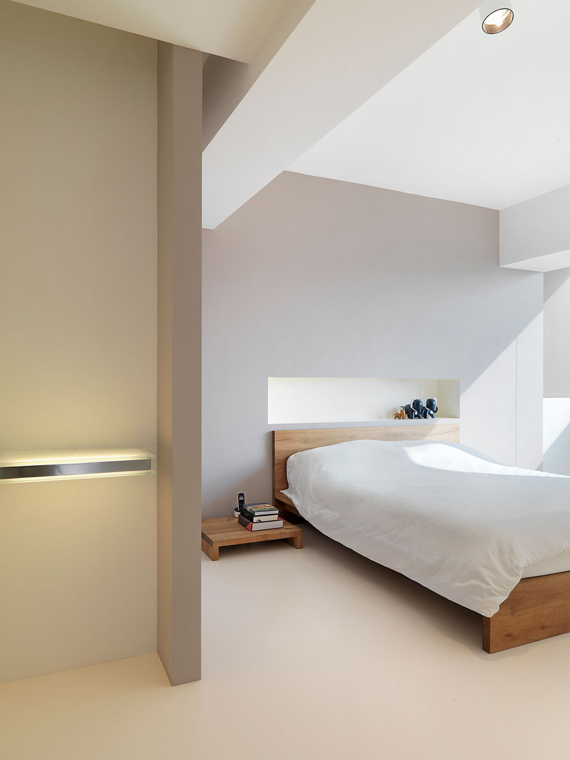 王宅 Wang Residence, 何侯設計 Ho + Hou Studio Architects 何侯設計 Ho + Hou Studio Architects Minimalistische slaapkamers