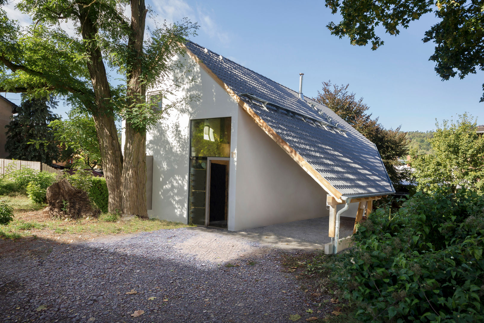 Einzigartiger Blickfang: Einfamilienhaus Schöne Aussicht, Planungsgruppe Korb GmbH Architekten & Ingenieure Planungsgruppe Korb GmbH Architekten & Ingenieure Rumah Modern Kayu White