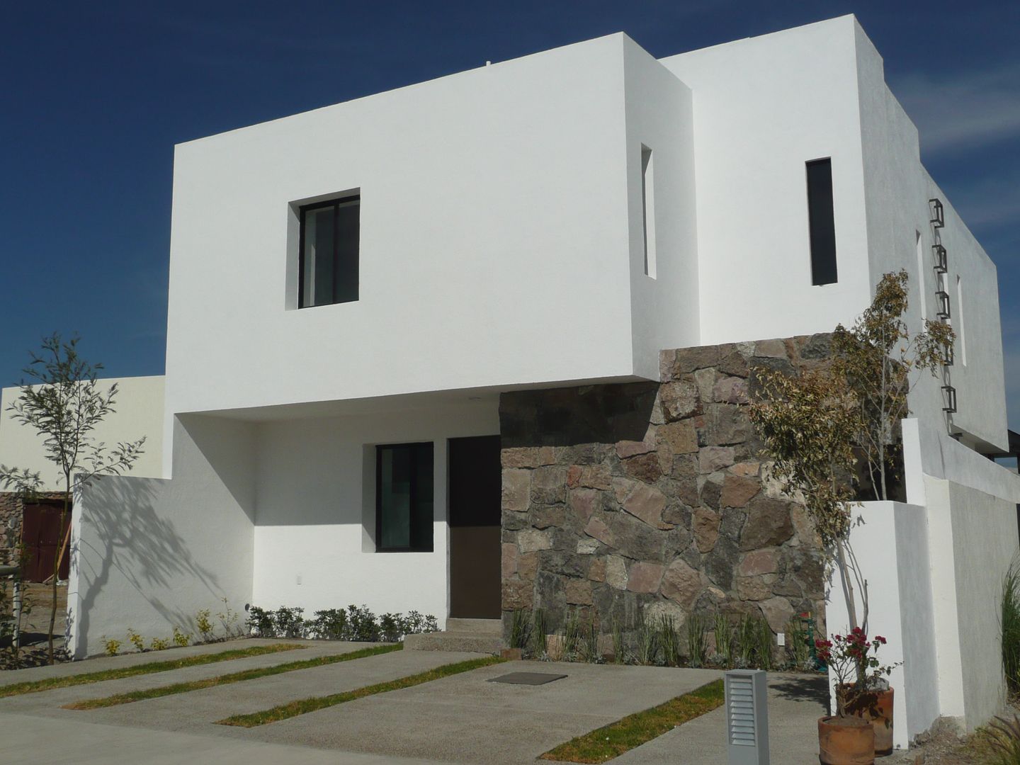 Casa Mayrán homify Casas modernas Piedra casa contemporánea,diseño vanguardista