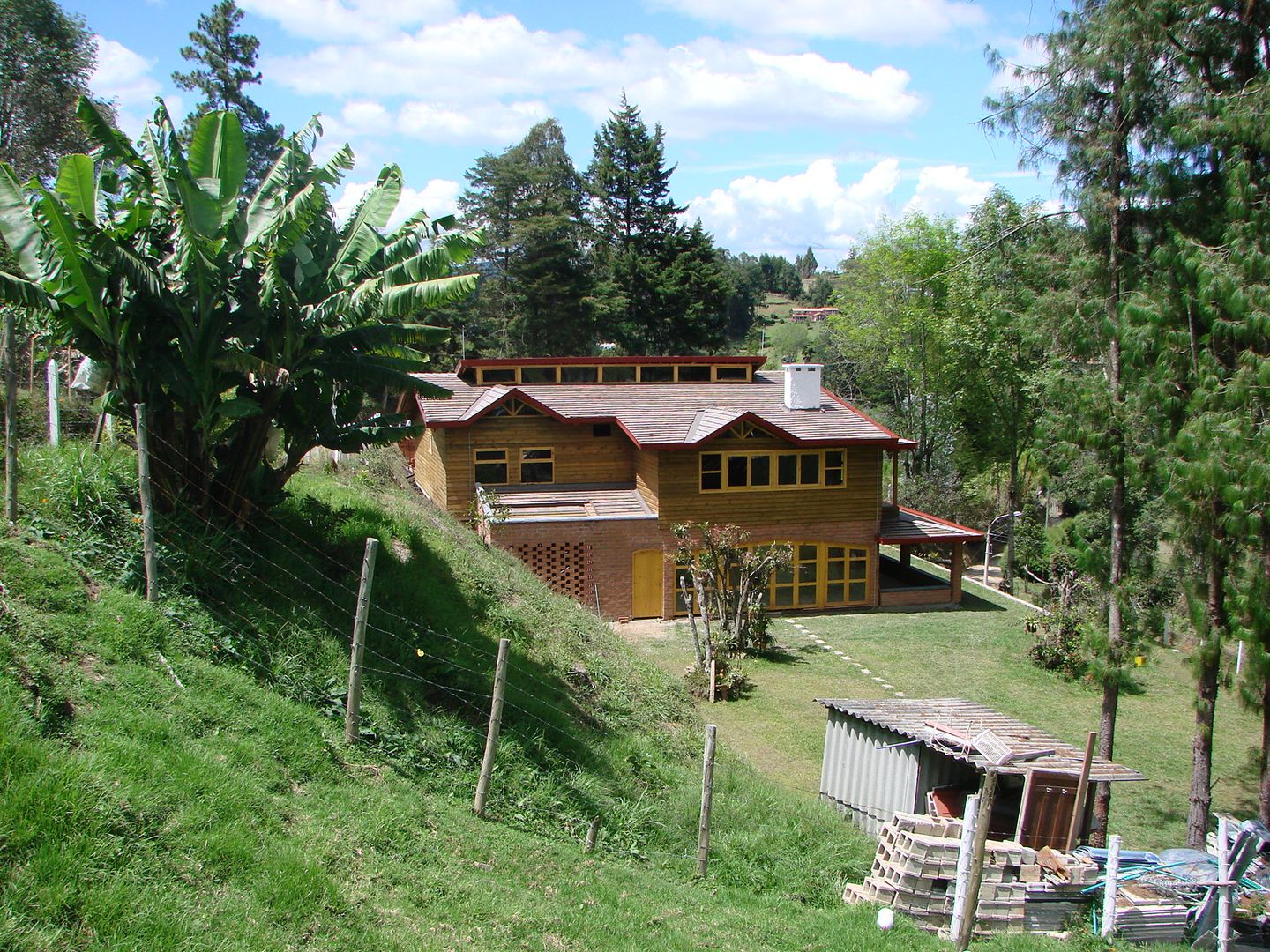 Casa de Campo, Guarne - Antioquia, @tresarquitectos @tresarquitectos Klassieke huizen