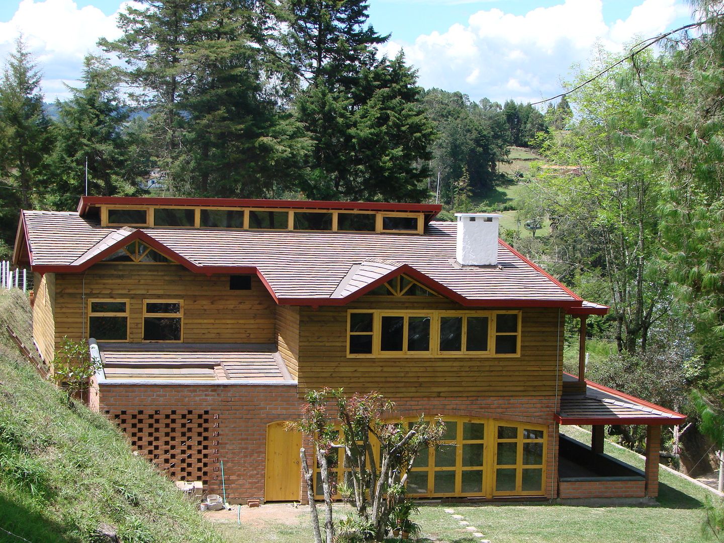 Casa de Campo, Guarne - Antioquia, @tresarquitectos @tresarquitectos Klassieke huizen