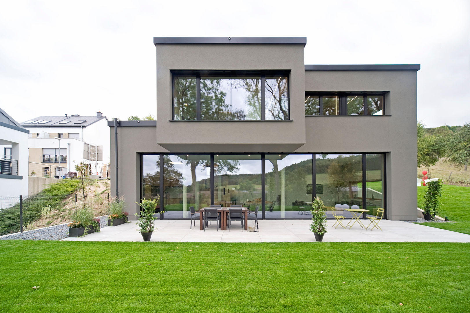 Ökologisches Traumhaus aus Beton und Massivholz, Maisons Loginter Maisons Loginter Moderne huizen