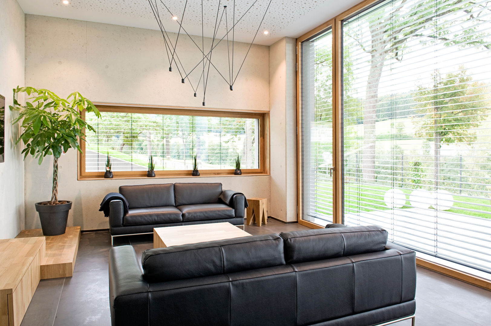Ökologisches Traumhaus aus Beton und Massivholz, Maisons Loginter Maisons Loginter Modern living room