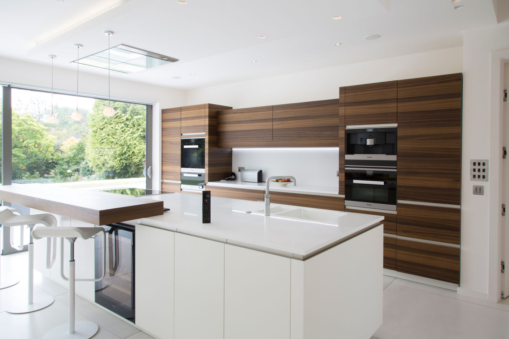 Millbrook House Smarta Modern kitchen