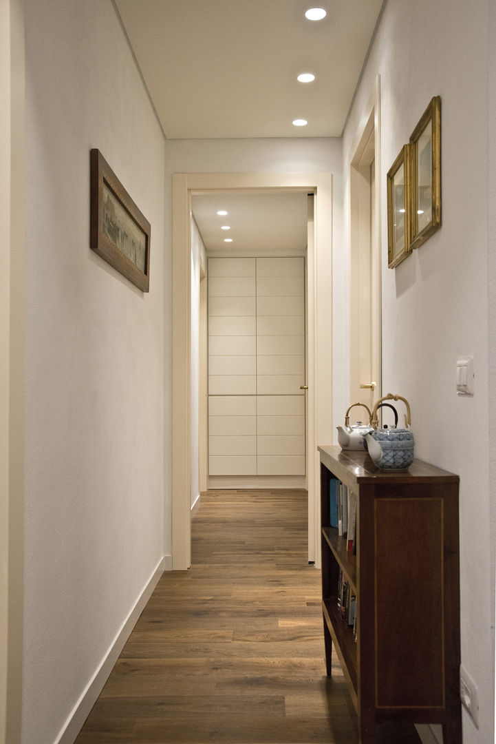 GMC_HOME, Caterina Raddi Caterina Raddi Minimalist corridor, hallway & stairs