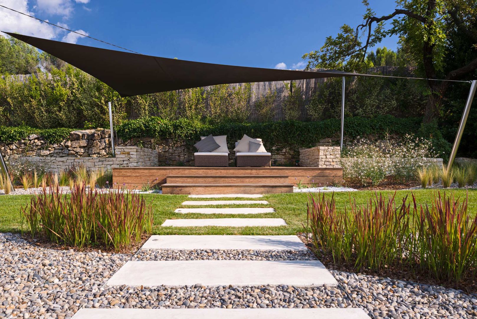 TRETS - jardin contemporain en Provence Agence MORVANT & MOINGEON Jardin moderne