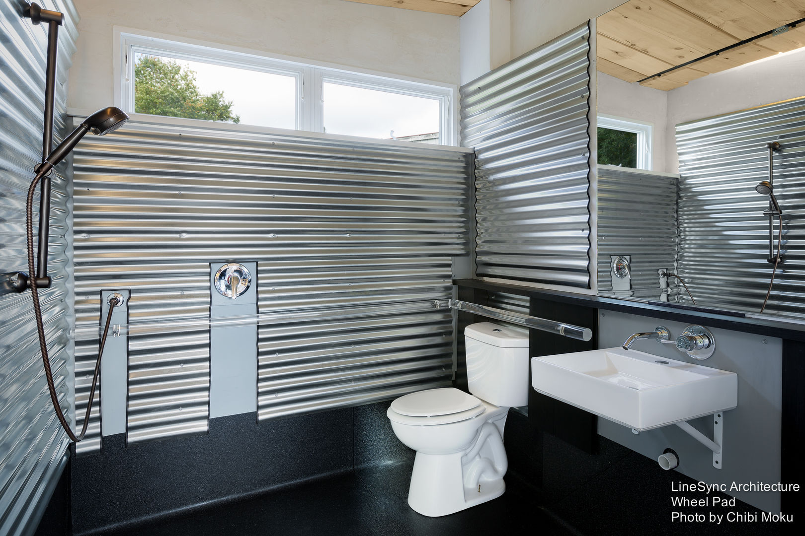 LineSync Architecture | Wheel Pad | Wilmington, VT, Chibi Moku Architectural Films Chibi Moku Architectural Films Modern bathroom Aluminium/Zinc