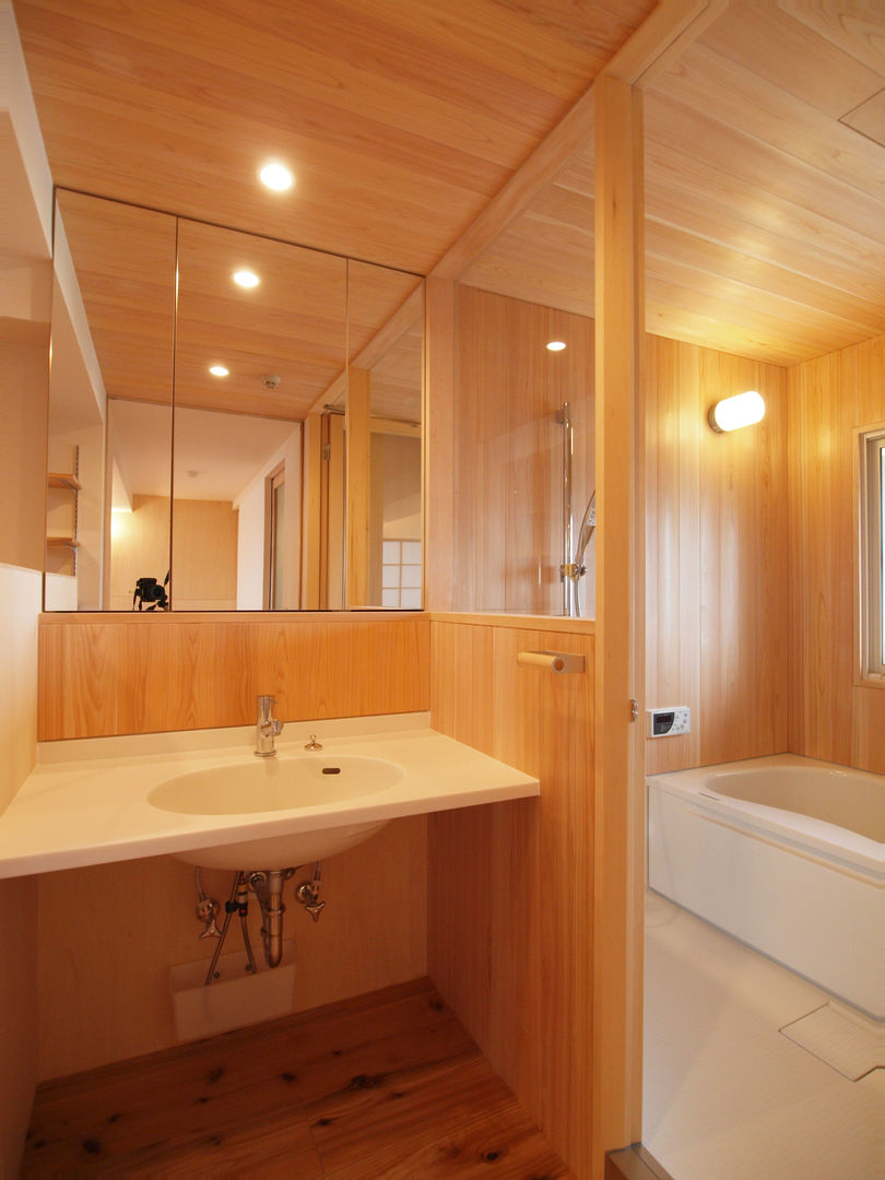 引き込み障子と小上がり畳の可変性を持たせたリノベーション, i think一級建築設計事務所 i think一級建築設計事務所 Scandinavian style bathroom Wood Wood effect Storage