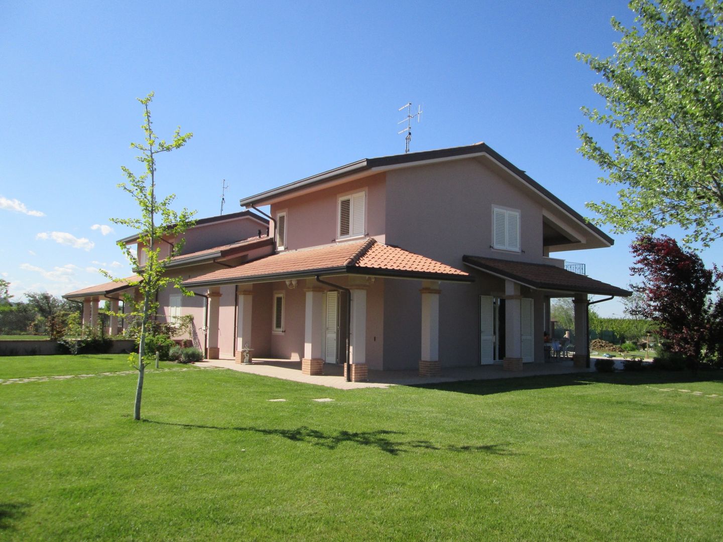 Casa C1 - Completamento Lavori di casa Bifamiliare, duedì - studio di progettazione duedì - studio di progettazione Casas de estilo clásico Concreto