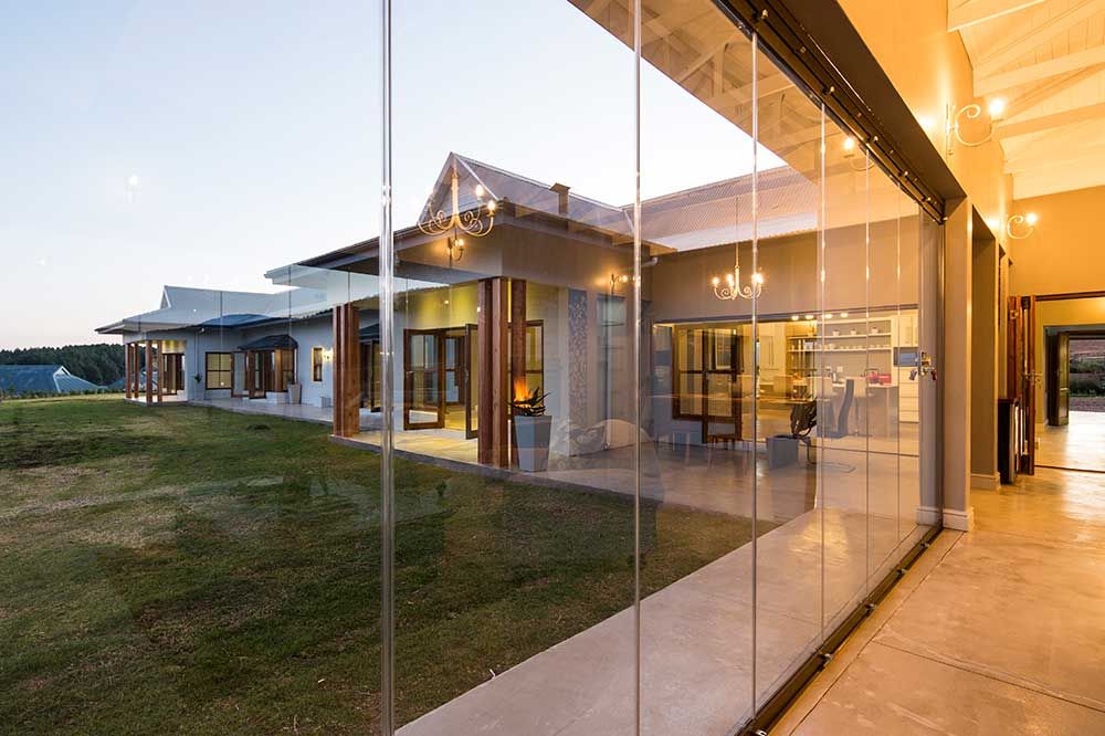 Cortinas de vidrio para lujosa villa – Zimbali, South Africa, AIRCLOS AIRCLOS Modern houses