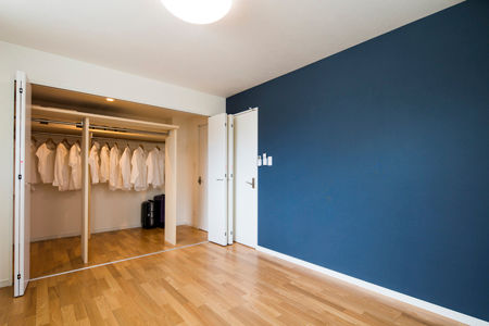 homify Modern dressing room