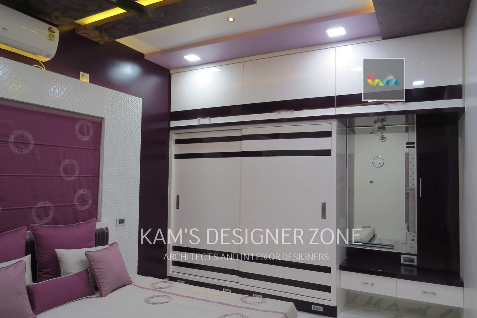 Home interior design for Mr. Aji John, KAMS DESIGNER ZONE KAMS DESIGNER ZONE Walls