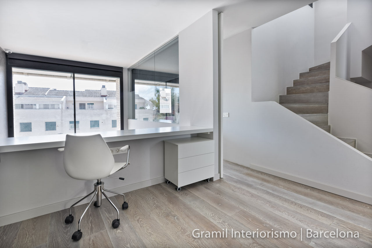 homify Pasillos, vestíbulos y escaleras de estilo minimalista