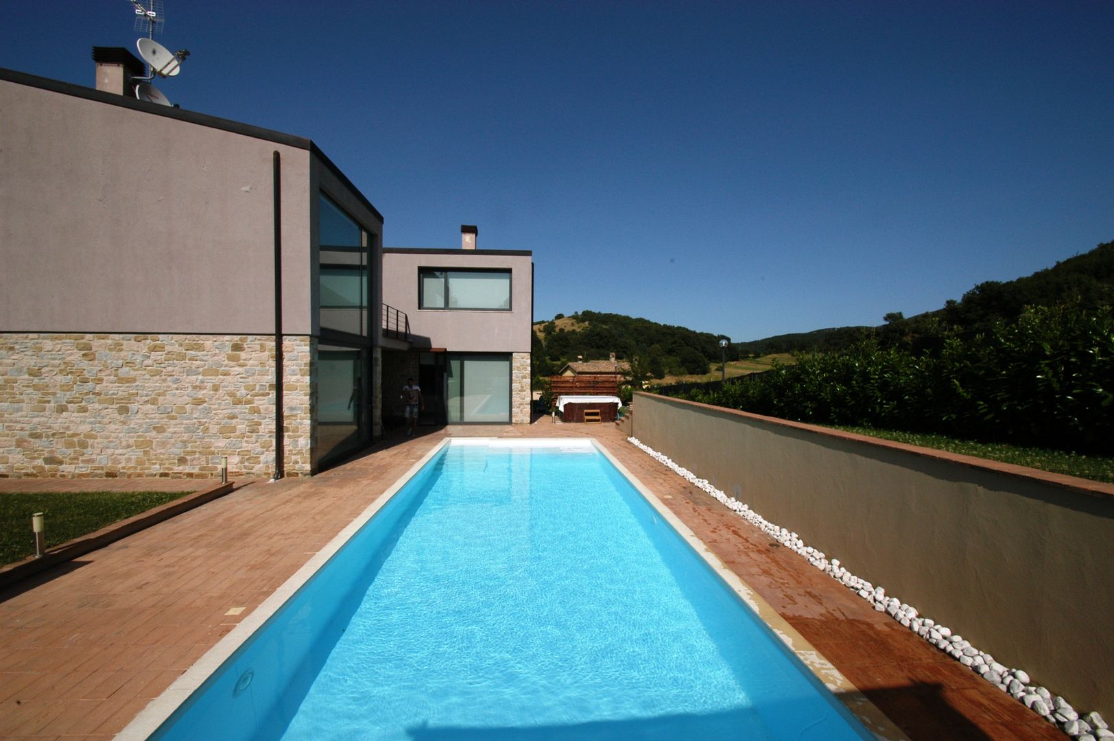 Villa unifamiliare con piscina a Foligno (PG), Fabricamus - Architettura e Ingegneria Fabricamus - Architettura e Ingegneria Modern houses