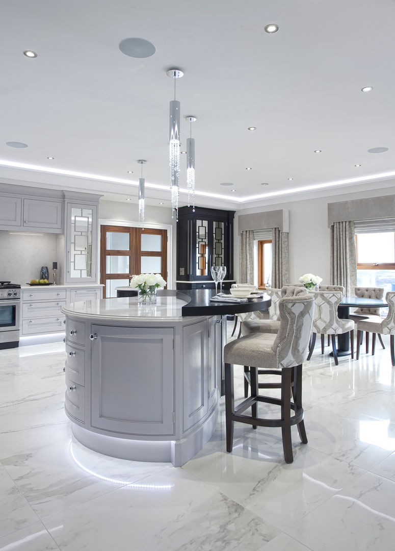 Luxury Painted Kitchen with Ebony, Designer Kitchen by Morgan Designer Kitchen by Morgan Klassieke keukens kitchen,black kitchen,kitchen cabinet,kitchen chairs,grey kitchen,chairs,dining table