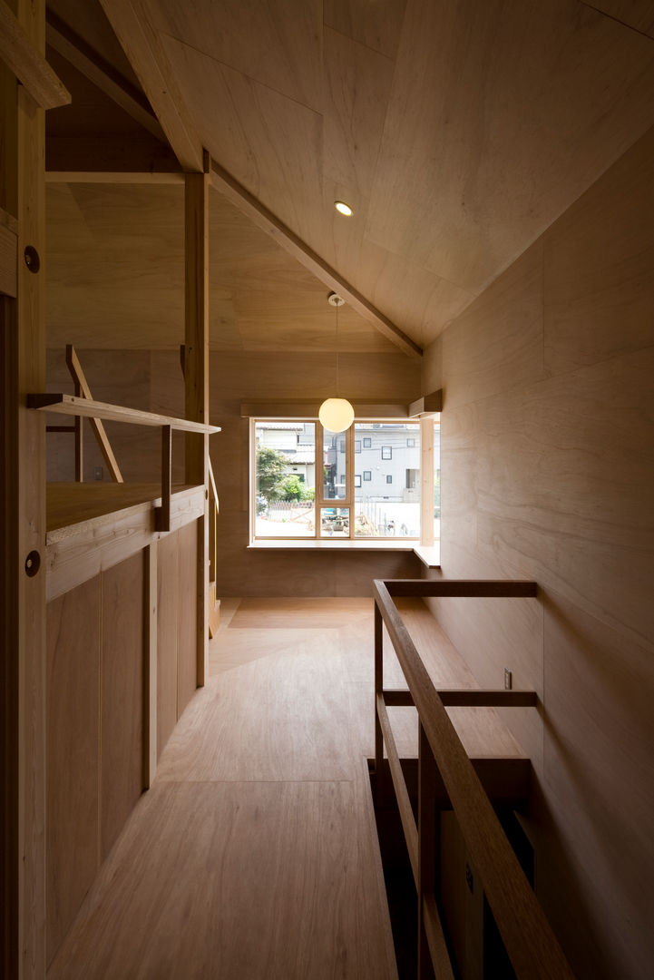 川越の住居/House in Kawagoe, 平山教博空間設計事務所 平山教博空間設計事務所 Eclectic style corridor, hallway & stairs
