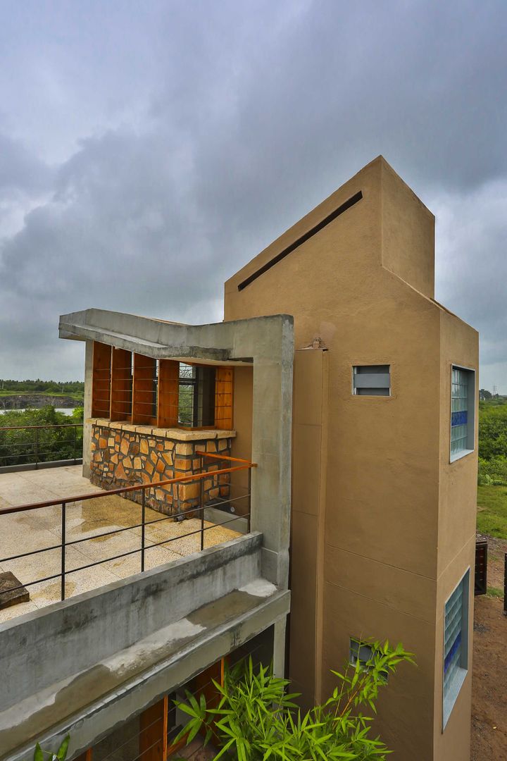 Villa Aaranyak, prarthit shah architects prarthit shah architects Modern Evler