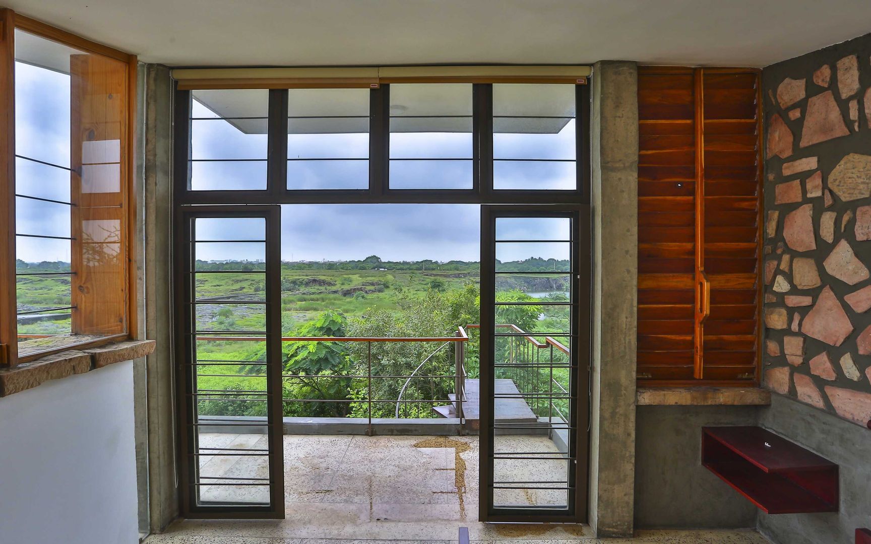 Villa Aaranyak, prarthit shah architects prarthit shah architects Modern windows & doors