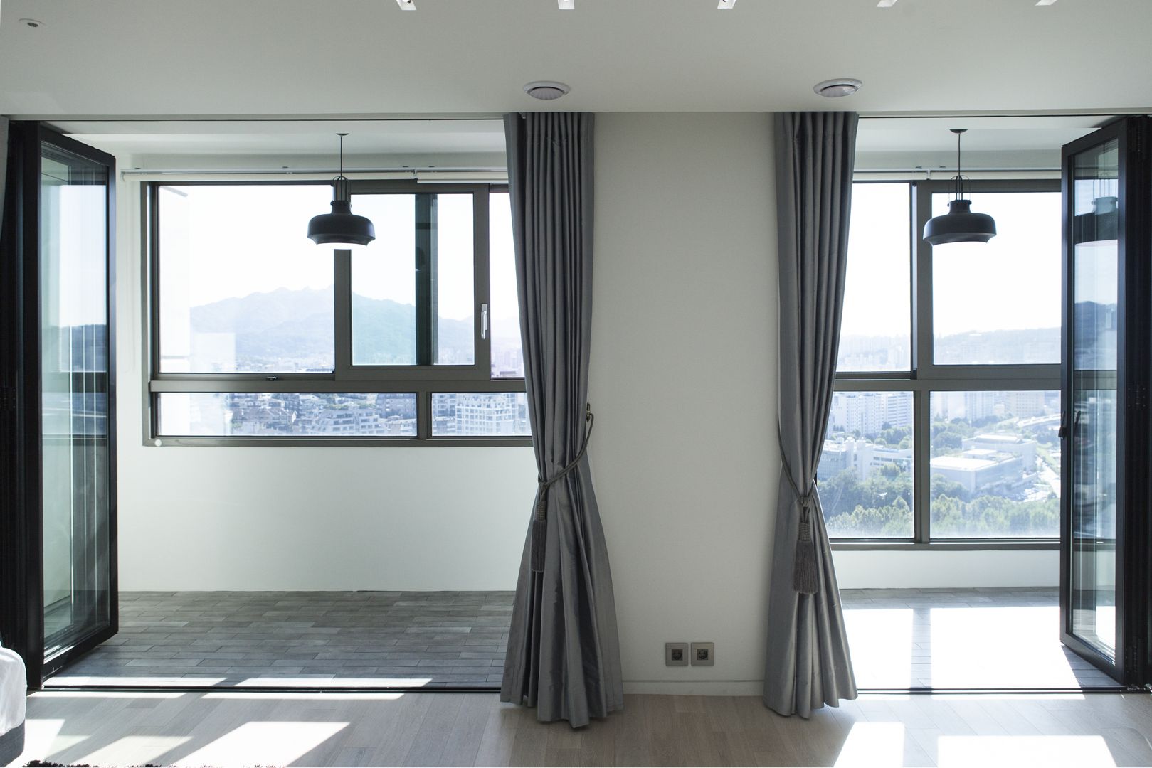 homify Puertas y ventanas modernas