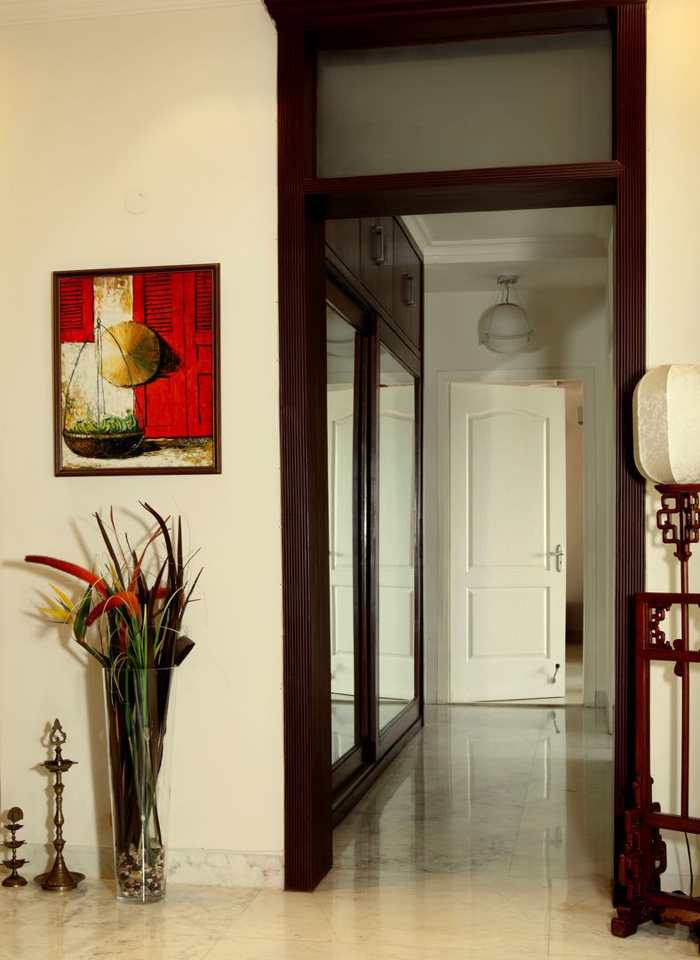 An apartment in Central Park 1, Gurgaon, stonehenge designs stonehenge designs Modern Corridor, Hallway and Staircase