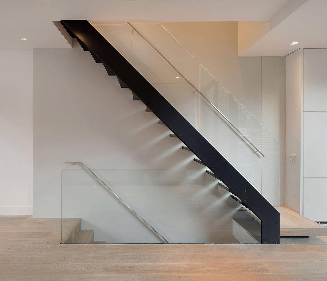 St Paul Street, Ciarcelluti Mathers Architecture Ciarcelluti Mathers Architecture Minimalist corridor, hallway & stairs Aluminium/Zinc