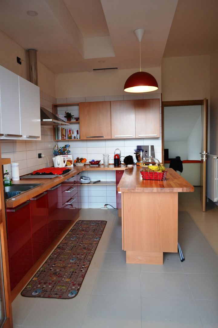 Rinnovare la cucina senza cambiarla., T.A. arredo_arredamento su misura T.A. arredo_arredamento su misura مطبخ خشب متين Multicolored