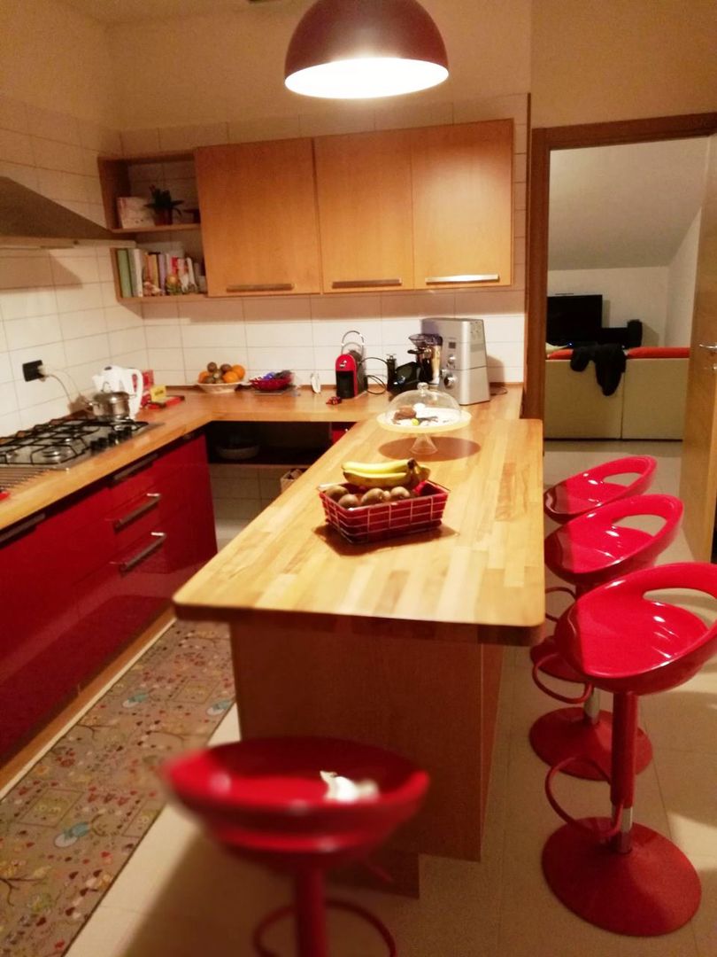 Rinnovare la cucina senza cambiarla., T.A. arredo_arredamento su misura T.A. arredo_arredamento su misura Cuisine minimaliste Bois massif Multicolore