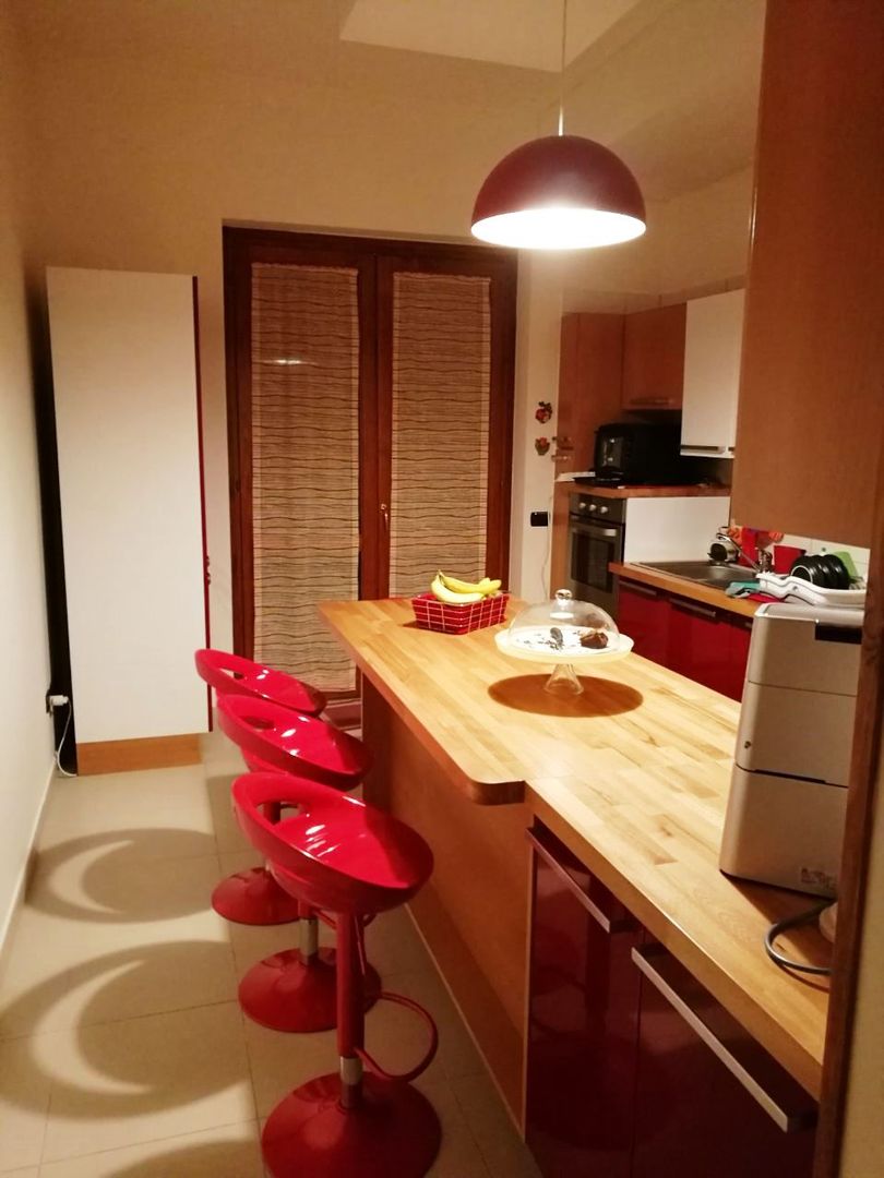 Rinnovare la cucina senza cambiarla., T.A. arredo_arredamento su misura T.A. arredo_arredamento su misura مطبخ خشب متين Multicolored