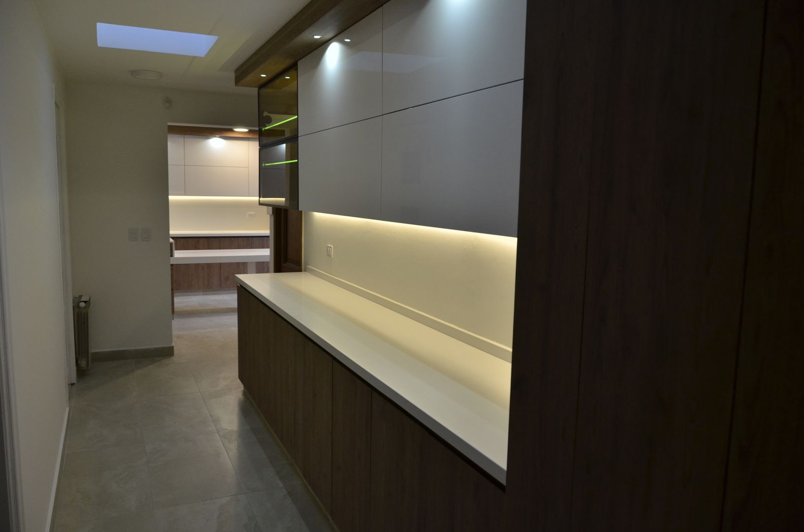 COCINA POZO - LO BARNECHEA, Mobiliarios y Proyectos Tresmo Ltda Mobiliarios y Proyectos Tresmo Ltda Kitchen Lighting