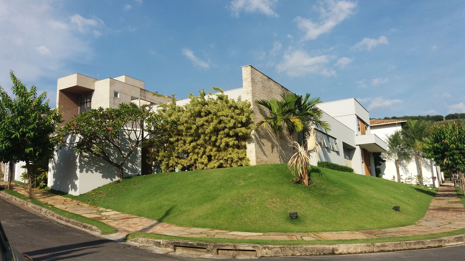 Residência Fazenda da Serra, Monica Guerra Arquitetura e Interiores Monica Guerra Arquitetura e Interiores Rumah Modern