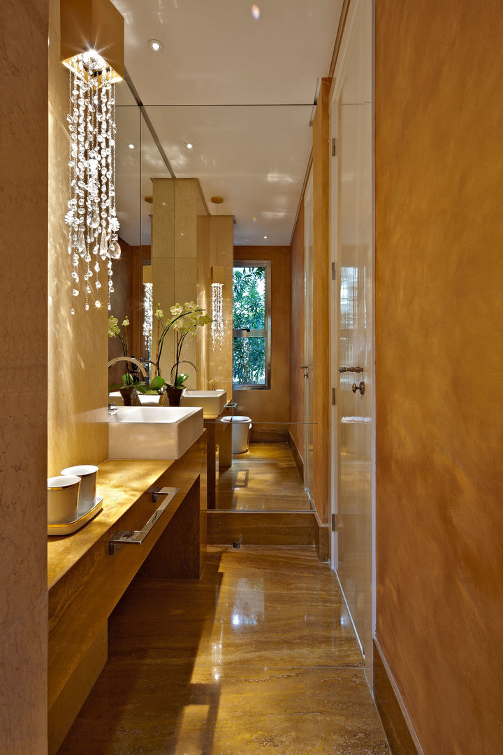 homify Modern bathroom