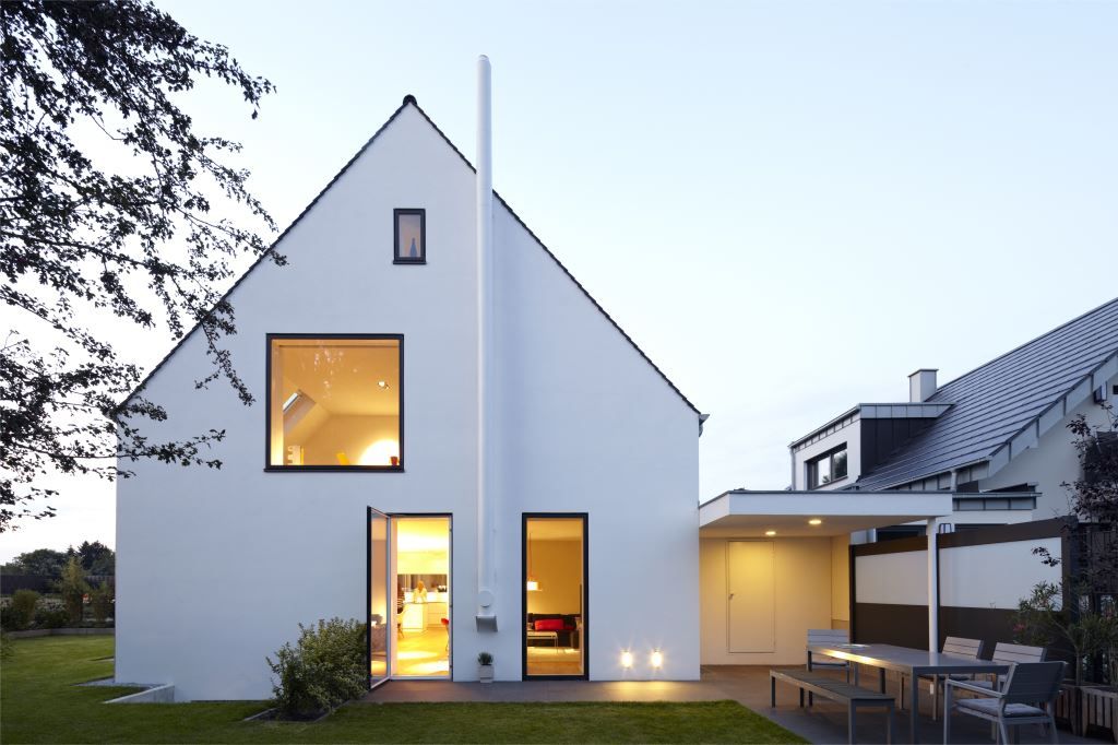 Modern und lichtdurchflutet: Einfamilienhaus am Stadtrand, Falke Architekten Falke Architekten Case in stile minimalista