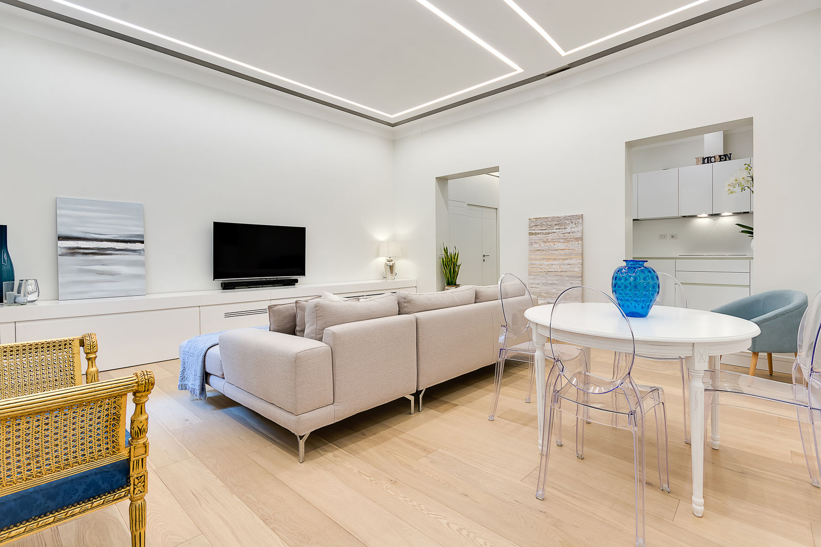 Un'abitazione di una giovane coppia nel cuore di Roma, SERENA ROMANO' ARCHITETTO SERENA ROMANO' ARCHITETTO Modern living room