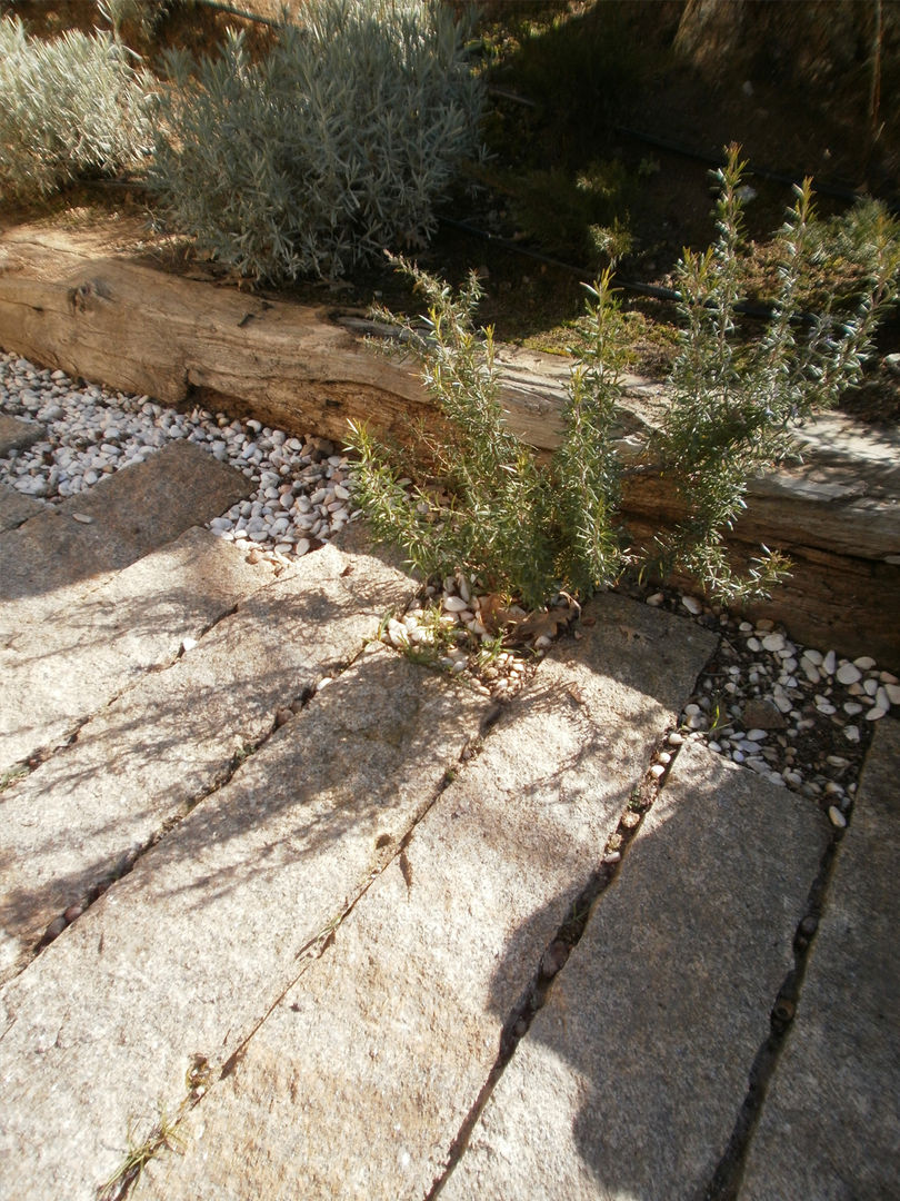 Pormenor de pavimento em esteios de granito APROplan Jardins campestres Pedra